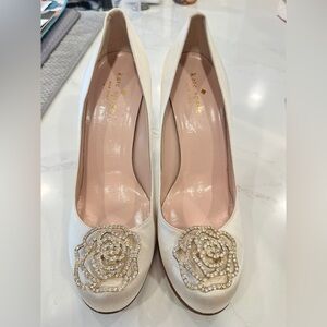 Kate Spade Satin Ivory Heels with Rose Embellishments (Size 8.5)
